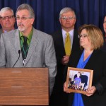 Robie-NewsConference_Media.gif